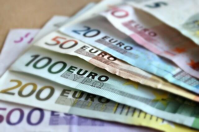 Energieprijzen dalen verder: min 673 euro voor aardgas, stroom 193 euro minder duur